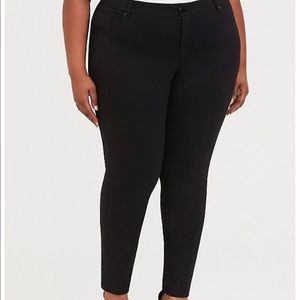 Torrid - Skinny Pant. Luxe Ponte